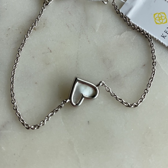 Ari Heart Silver Chain Bracelet In Ivory Mother-Of pearl - Picture 9 of 10